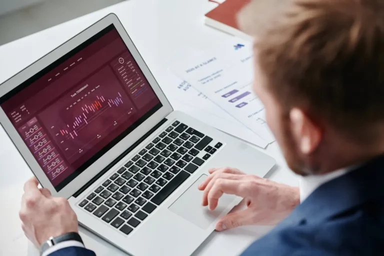 How Bronwin Aurora Fits Into Niche Content Planning